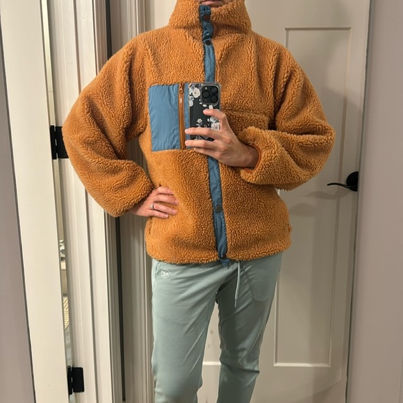 Basin and Range oversized fleece button up - Picture 3 of 3